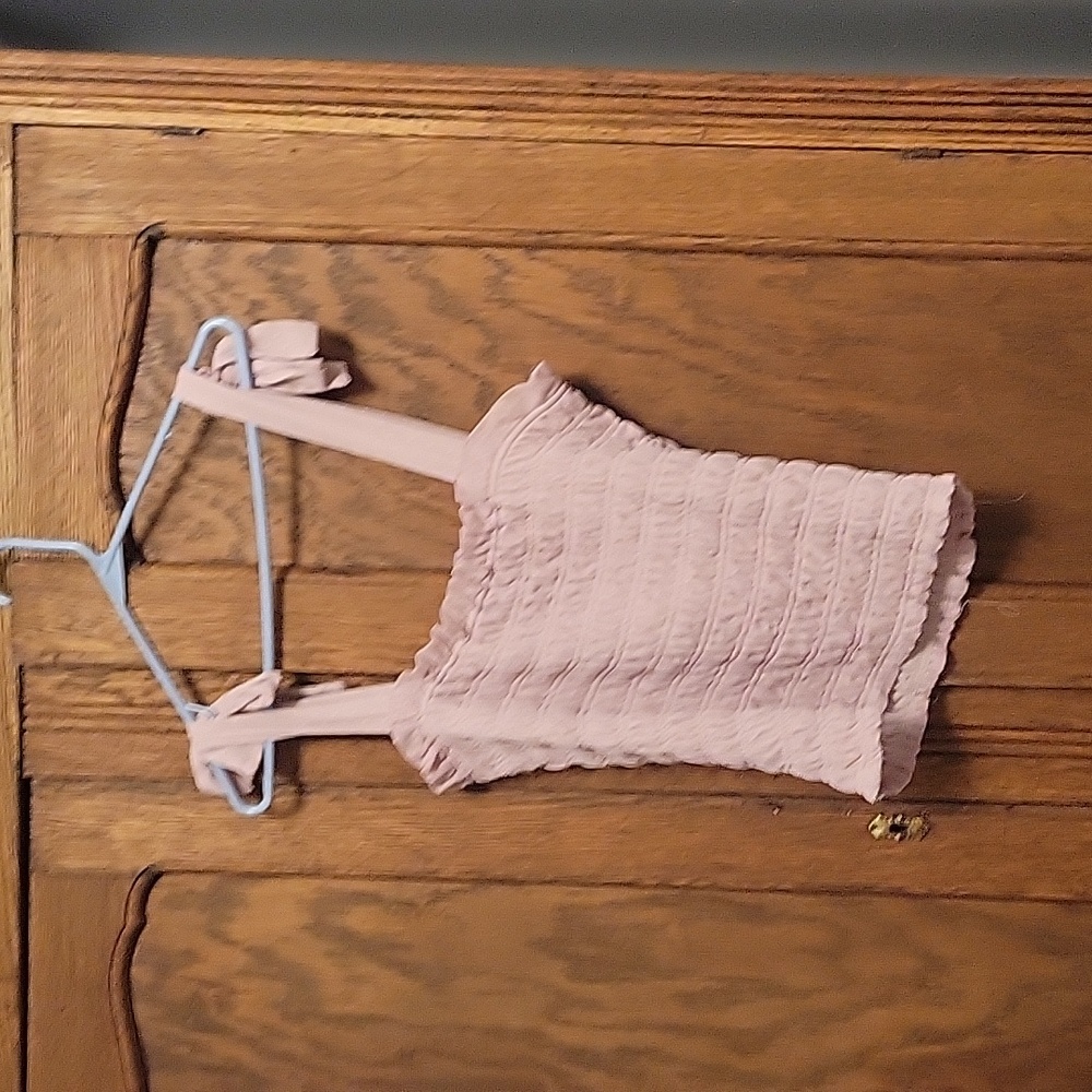 Summer top with bow tie sleeves.